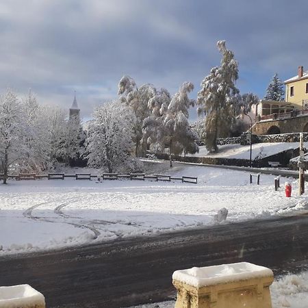 Hotel Gites Des Touristes Vollore-Montagne Екстериор снимка