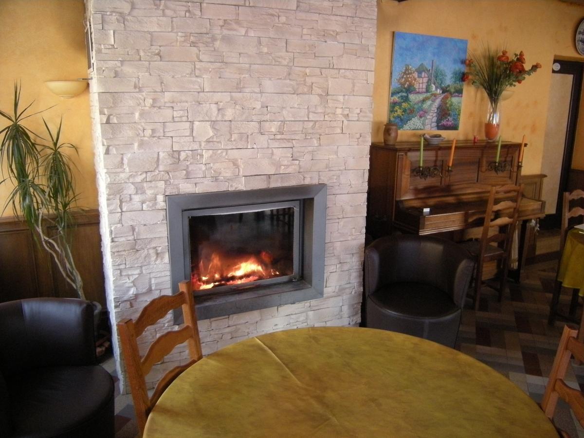 Hotel Gites Des Touristes Vollore-Montagne Екстериор снимка